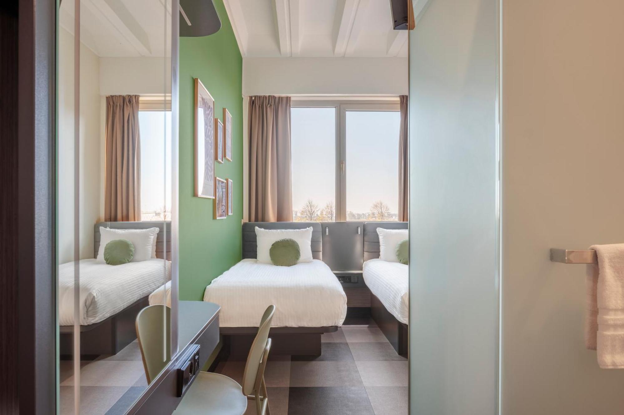 Maxhotel Amsterdam Airport Schiphol - Recently Renovated Hoofddorp Exterior foto