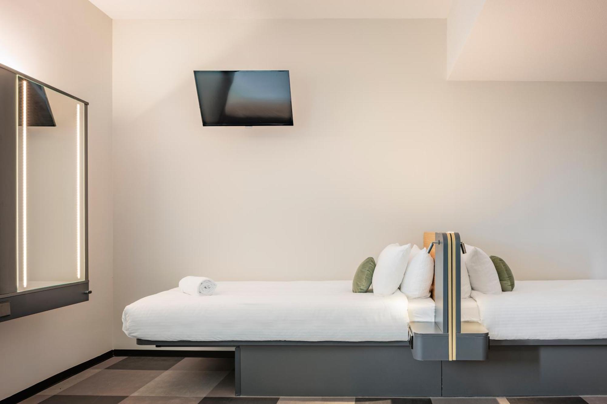 Maxhotel Amsterdam Airport Schiphol - Recently Renovated Hoofddorp Exterior foto