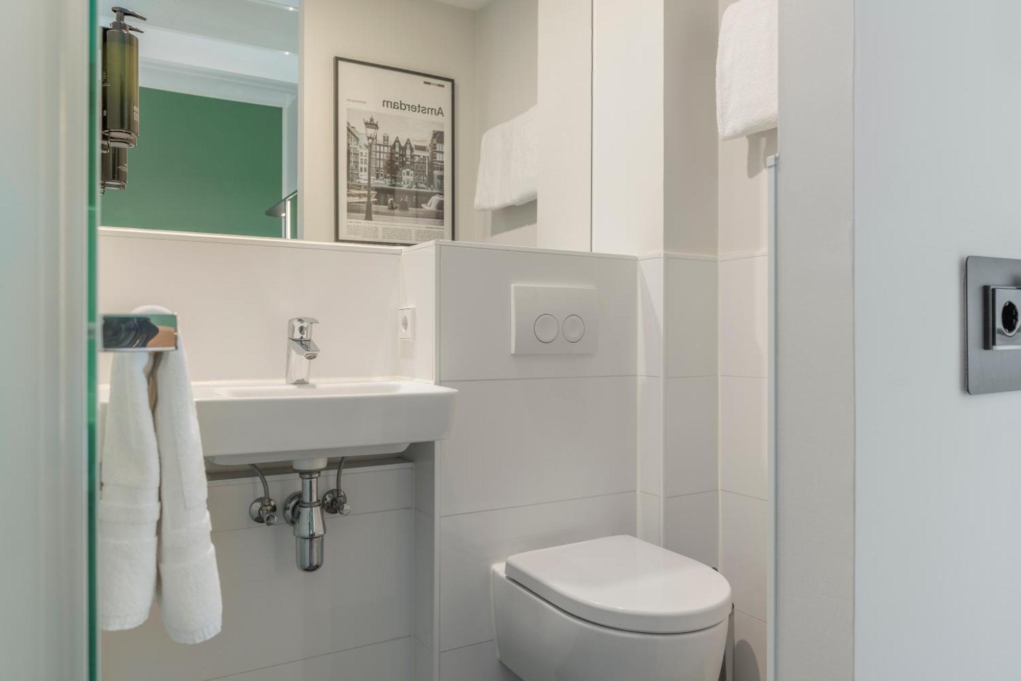 Maxhotel Amsterdam Airport Schiphol - Recently Renovated Hoofddorp Exterior foto