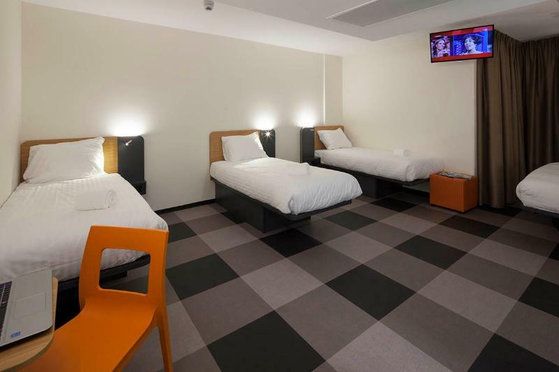 Maxhotel Amsterdam Airport Schiphol - Recently Renovated Hoofddorp Exterior foto